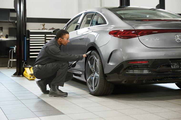 Mercedes-Benz technician